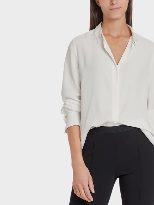 Elegant blouse with silk