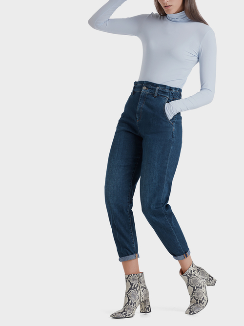 Jeans mit lässig geschnittenen Beinen