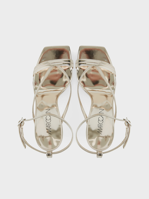 Glänzende Riemchensandalen