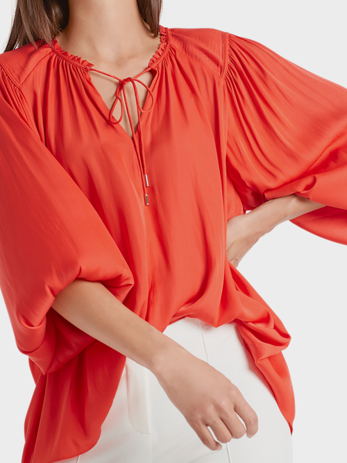 Verspielte Bluse mit Volumen