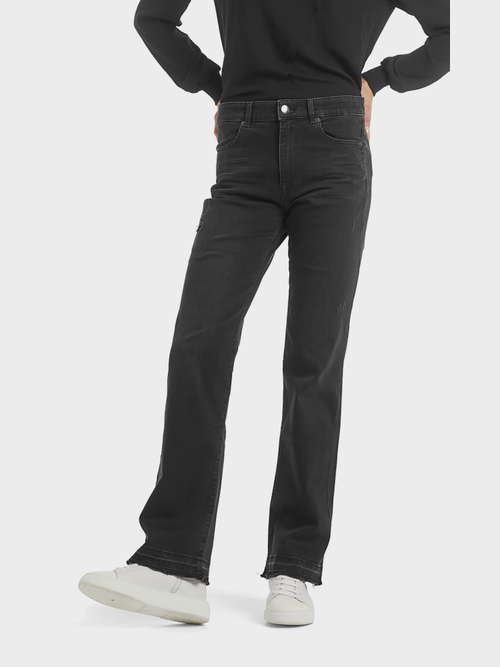 Jeans mit destroyed Details