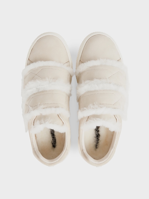 Warm sneakers with touch fastening