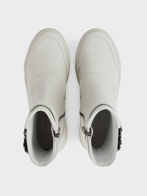 Leather booties with decorative buckle