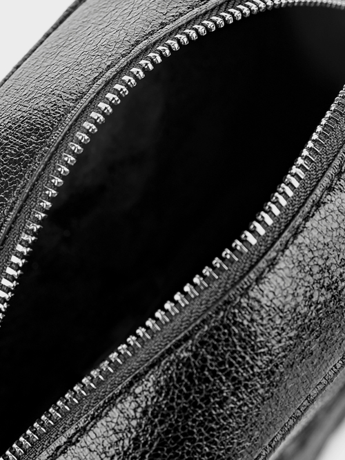 Sac bandoulière au look métallisé