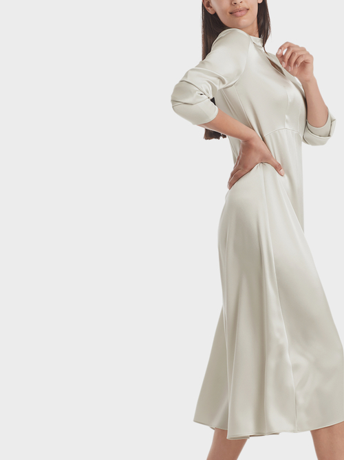 Robe en satin chatoyante