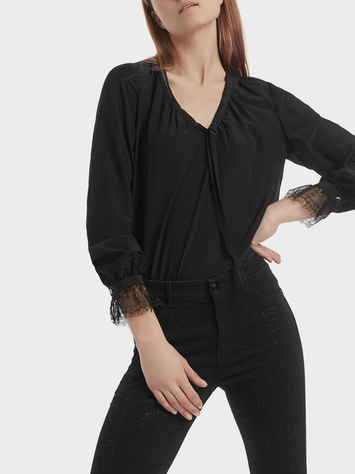 Edle Seidenbluse mit Spitze