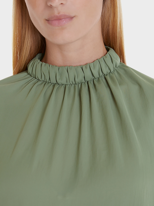 Bluse mit angerüschtem Stehkragen