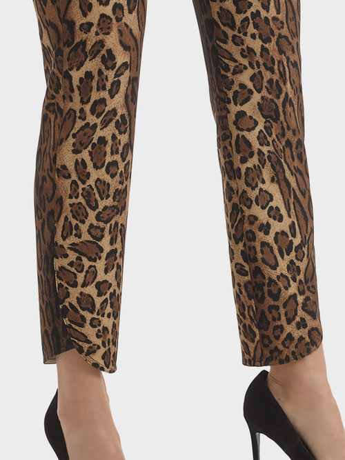 Exquisite Hose mit Leomuster