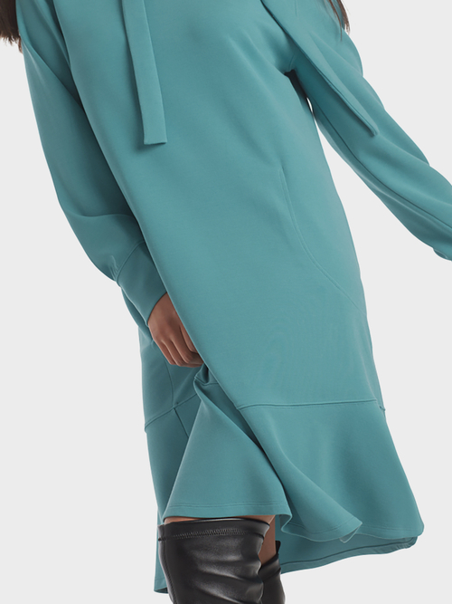 Kapuzenkleid mit Volant