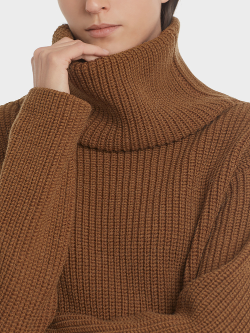 In Deutschland gestrickter Pullover