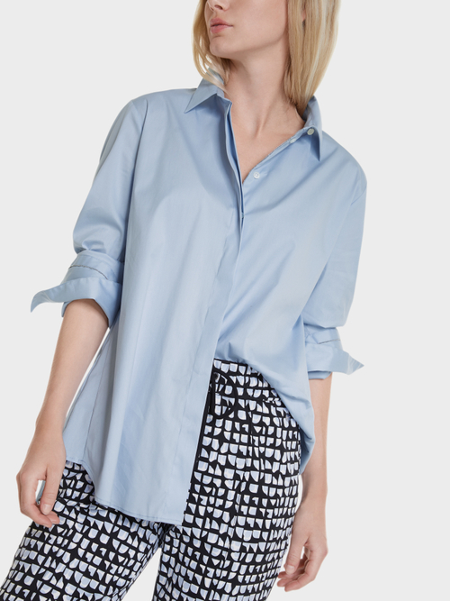 Baumwollbluse mit Zierkette