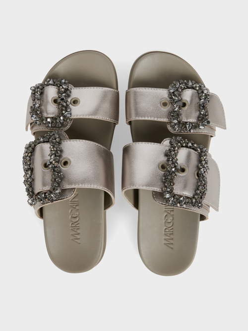Fußbettsandalen mit Schmucksteinen