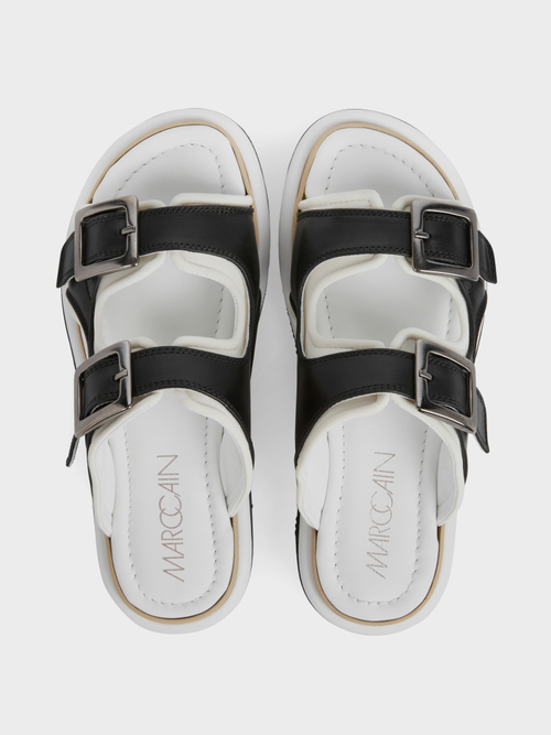 Fußbettsandalen aus Materialmix