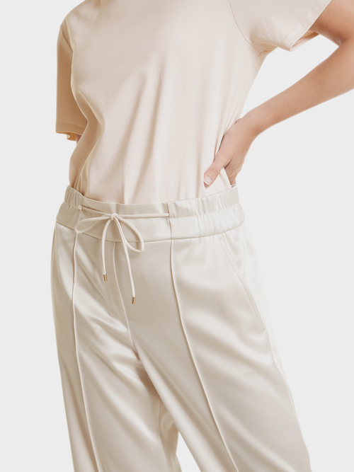 Schimmernde Satinhose