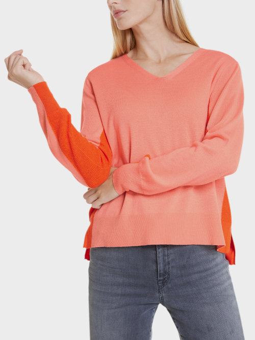 Zweifarbiger Feinstrickpullover