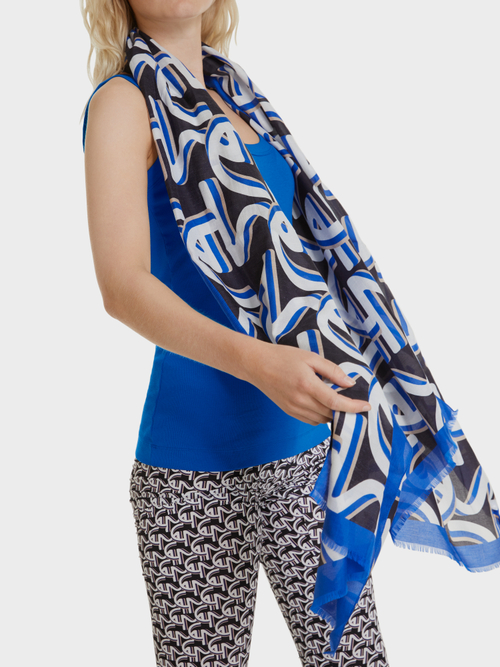 Scarf with silk
