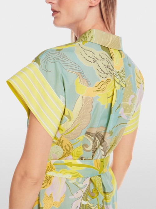 Kurzes Hemdblusenkleid in Materialmix