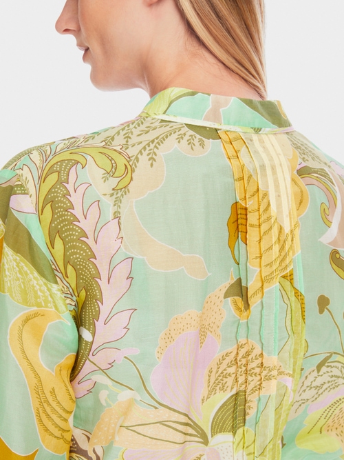 Light blouse in tunic style