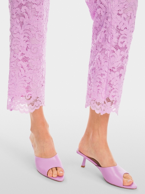 Modell FRIA - verkürzte Hose aus Spitze