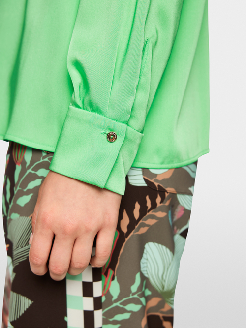 Shirt blouse with decorative buttons