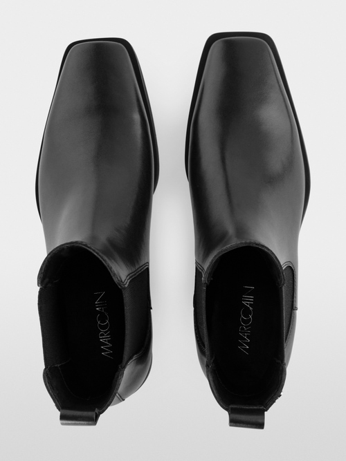 Calf leather Chelsea ankle boots