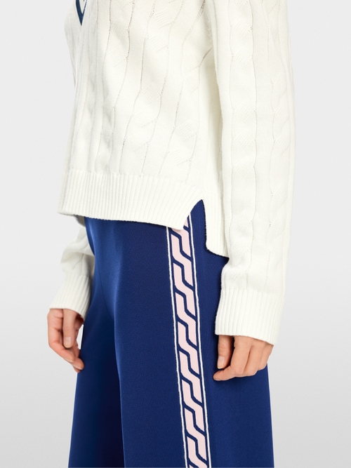 Jumper with cable pattern