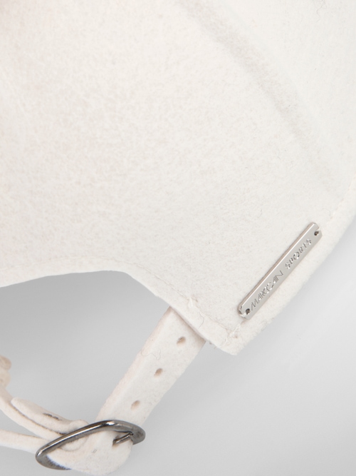 Casquette en laine avec pompon en fourrure synthétique