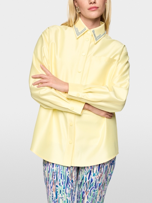 Jacket in shirt blouse look