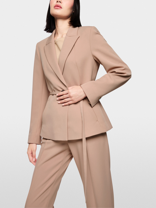 Elegant blazer with waist belt
