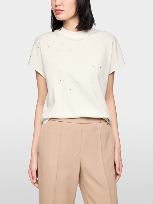 Short-sleeved T-shirt with hotfix stones