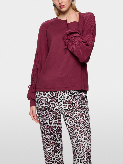 Blouse shirt with gathering
