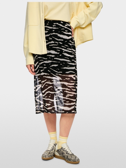 Mesh skirt with animal print