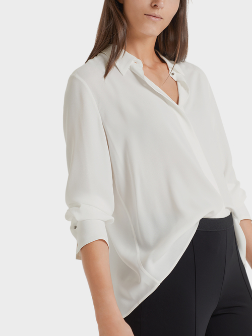 Elegant blouse with silk
