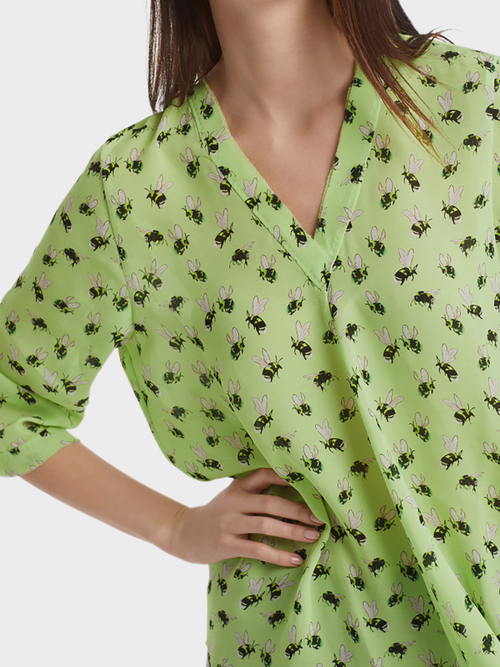 Leichtes Blusenshirt mit Bienen-Print
