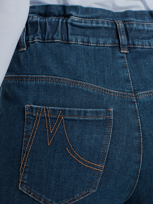 Jeans mit lässig geschnittenen Beinen