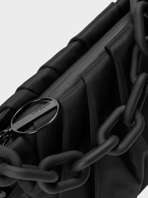 Nylon-Henkeltasche mit Kettendetail