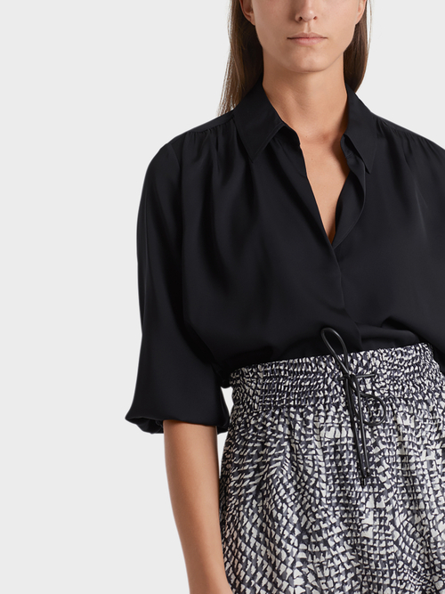 Edle Seidenbluse