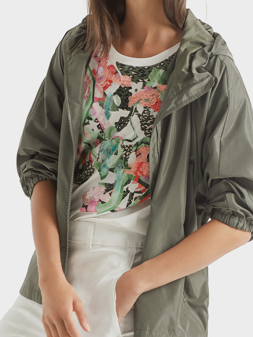 Reich verziertes Shirt