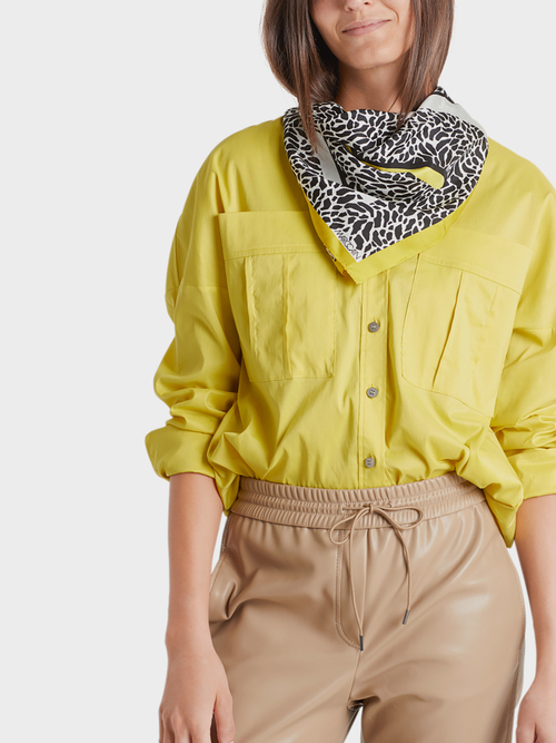 Bluse mit verlängertem Rückenteil