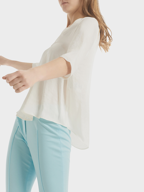 Blusenshirt aus fließendem Material