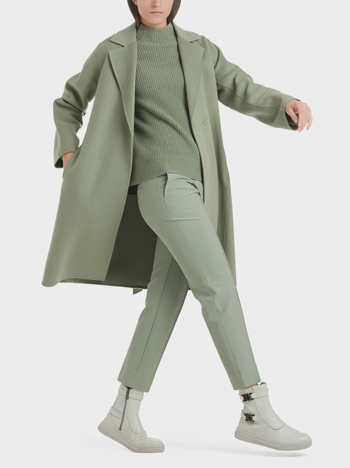 Coat with quilted collar