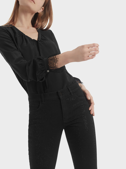 Edle Seidenbluse mit Spitze