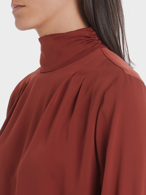 Seidenbluse mit gerafftem Stehkragen