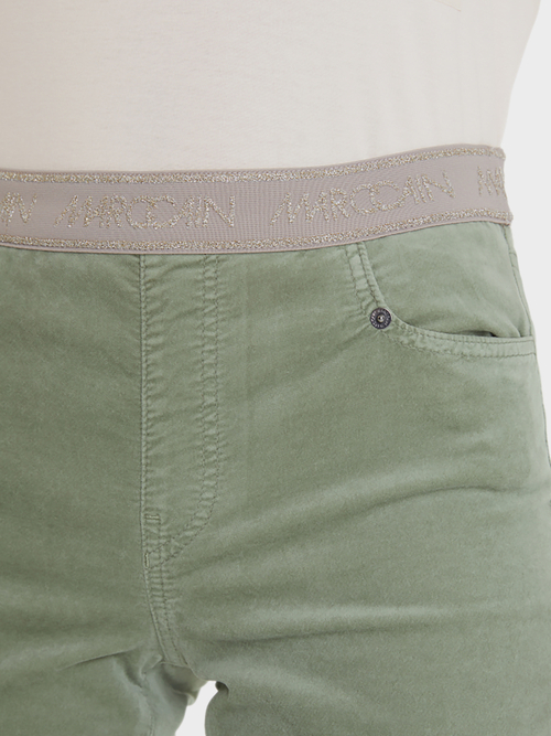 Stretchige Samtjeans
