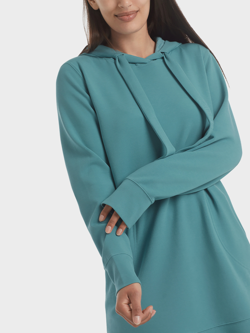 Kapuzenkleid mit Volant