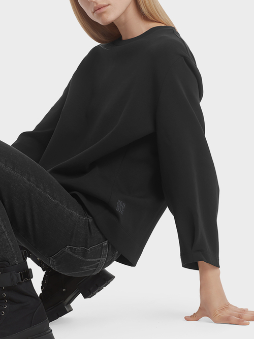 Sweatshirt with wide sleeves