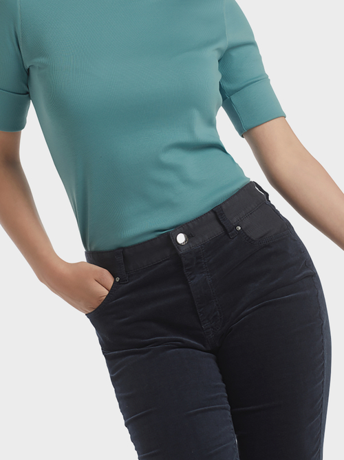 Schmale Samtjeans