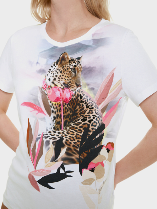 Geschmücktes Leo-T-Shirt