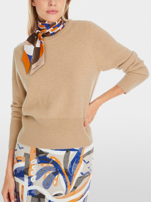 Kaschmirpullover mit feinen Zöpfen
