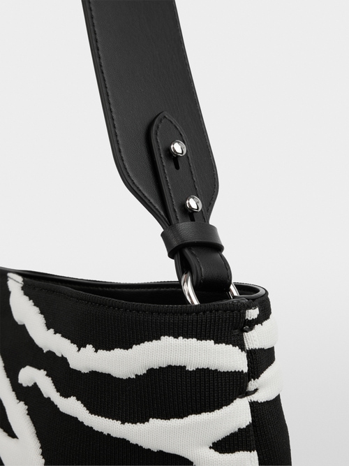 Shoulder bag with animal print
